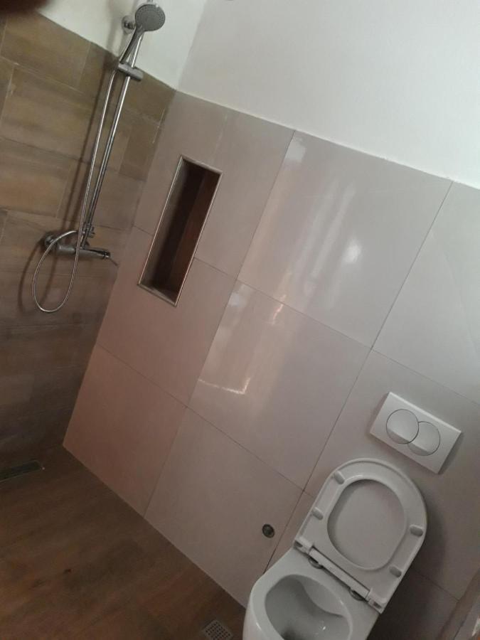 Vila Bujtinat Skenderi Gjinar 2 Exteriér fotografie