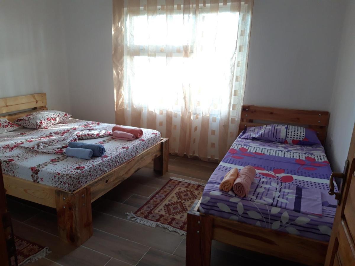 Vila Bujtinat Skenderi Gjinar 2 Exteriér fotografie