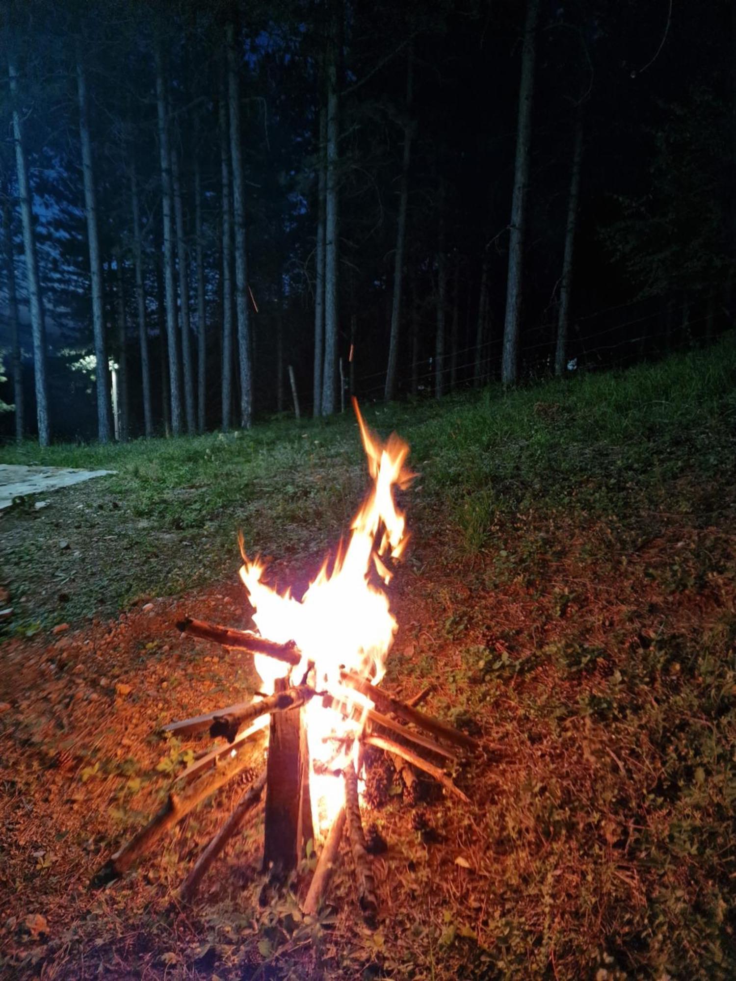 Vila Bujtinat Skenderi Gjinar 2 Exteriér fotografie